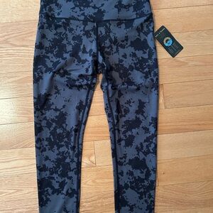 Black and Gray High-Waisted Leggings with Stretchy Fit